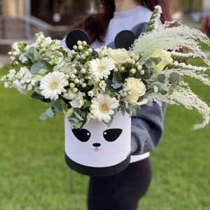 Цветы в коробке Панда с герберами и розами
