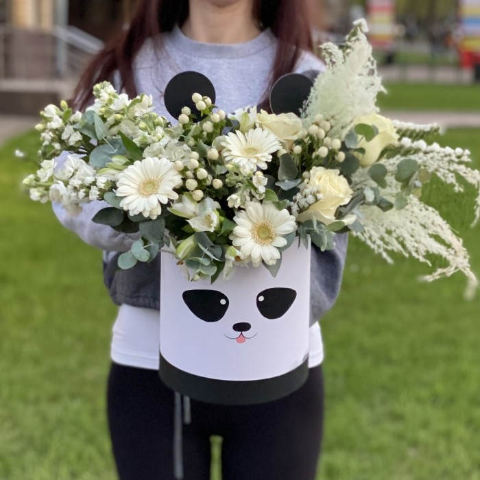 Цветы в коробке Панда с герберами и розами