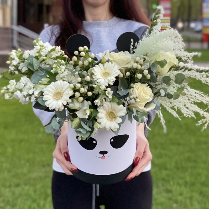 Цветы в коробке Панда с герберами и розами