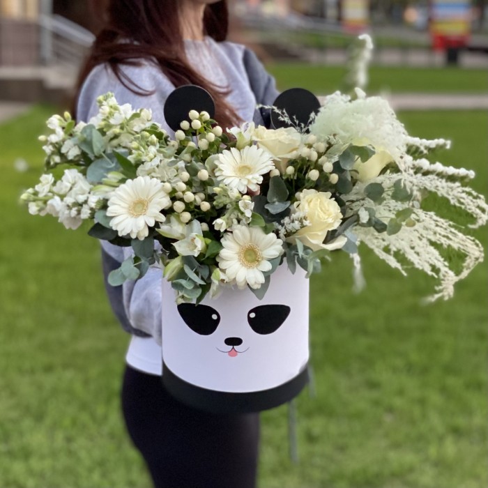 Цветы в коробке Панда с герберами и розами