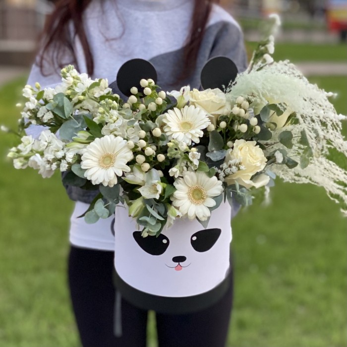 Цветы в коробке Панда с герберами и розами