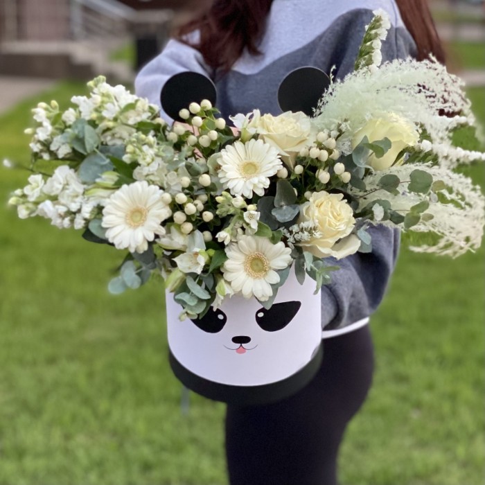 Цветы в коробке Панда с герберами и розами