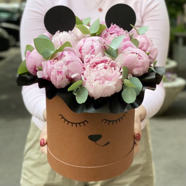 Композиция Мишенька с пионами Сара Бернар