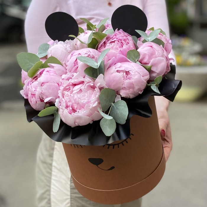 Композиция Мишенька с пионами Сара Бернар