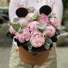 Композиция Мишенька с пионами Сара Бернар