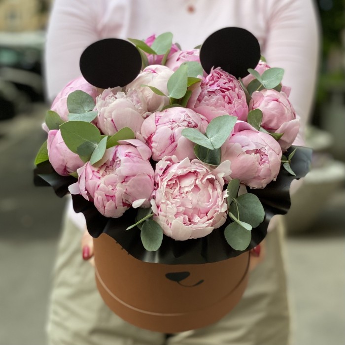 Композиция Мишенька с пионами Сара Бернар