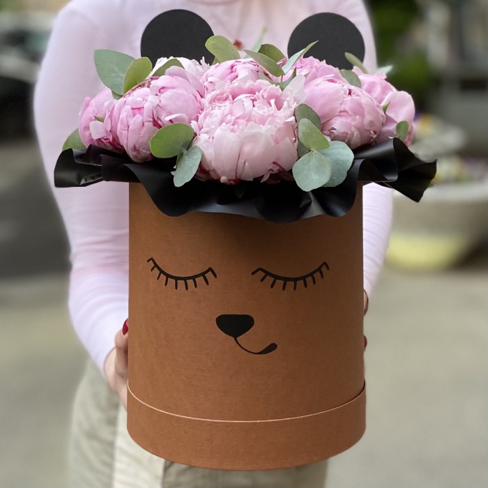 Композиция Мишенька с пионами Сара Бернар