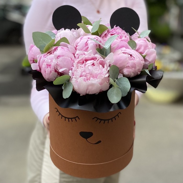 Композиция Мишенька с пионами Сара Бернар