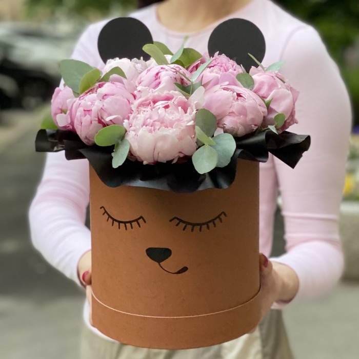 Композиция Мишенька с пионами Сара Бернар