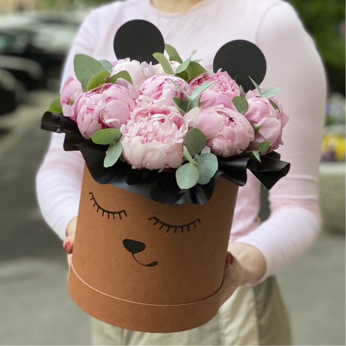 Композиция Мишенька с пионами Сара Бернар