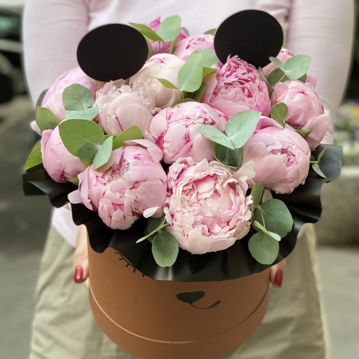 Композиция Мишенька с пионами Сара Бернар