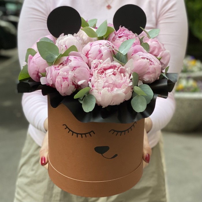 Композиция Мишенька с пионами Сара Бернар