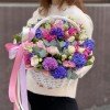 Корзина с гиацинтами и эустомой