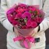 Малиновый букет с герберами и розами