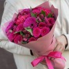 Малиновый букет с герберами и розами