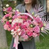 Авторская композиция в корзине Соблазн с гортензией и розами