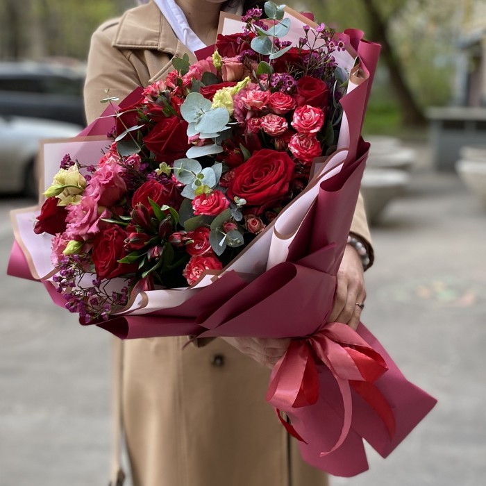 Авторский букет Признание с эустомой и розами