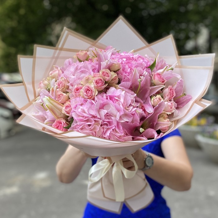 Букет с гортензией и лилией Яркое воспоминание