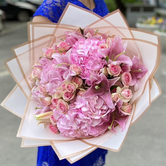 Букет с гортензией и лилией Яркое воспоминание