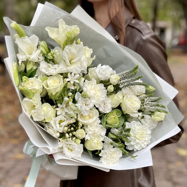 Букет Первые чувства с розами