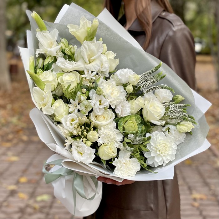 Букет Первые чувства с розами