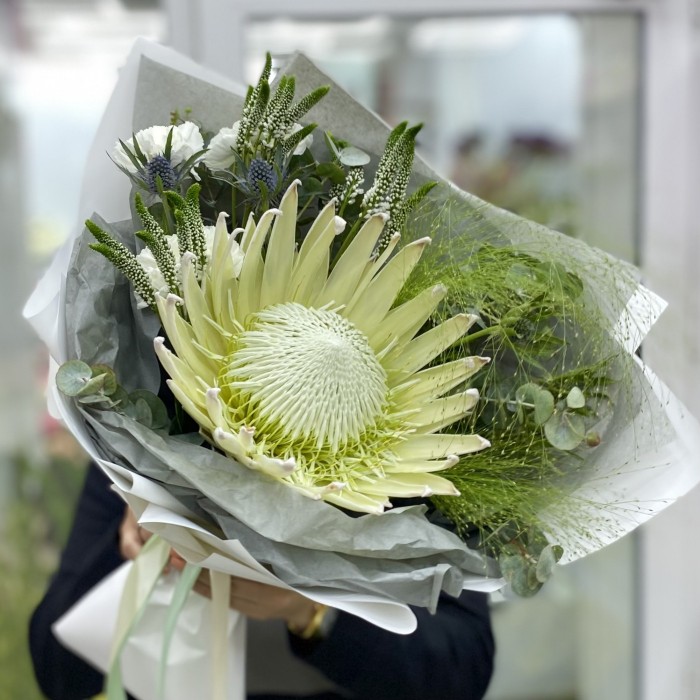 Букет Полнолуние с протеей