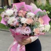 Букет Венера с эустомой и пионами