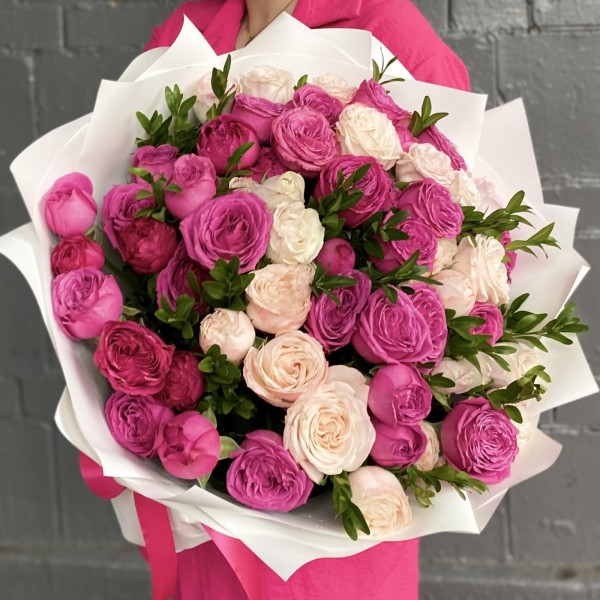 Букет кустовых пионовидных роз Свидание в Париже