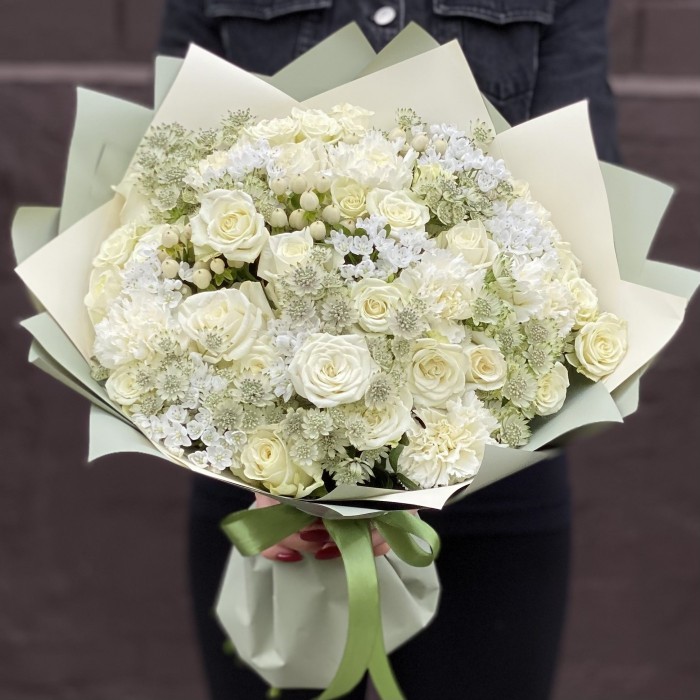 Букет Мечта с белыми розами и астранцией