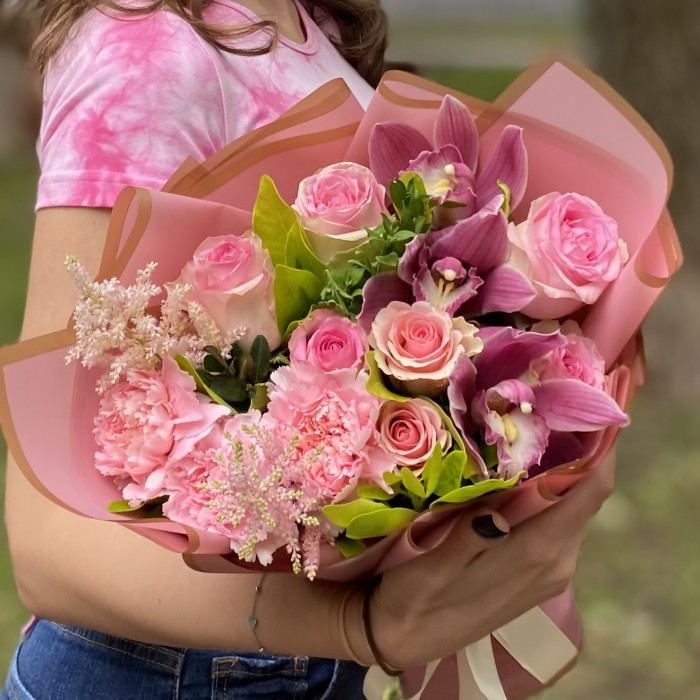 Букет Нежное послание с орхидеей