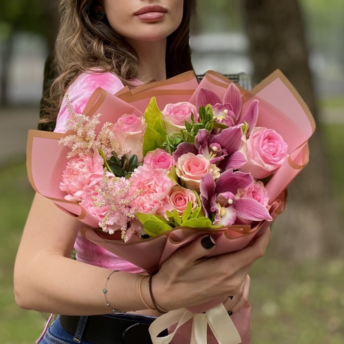 Букет Нежное послание с орхидеей