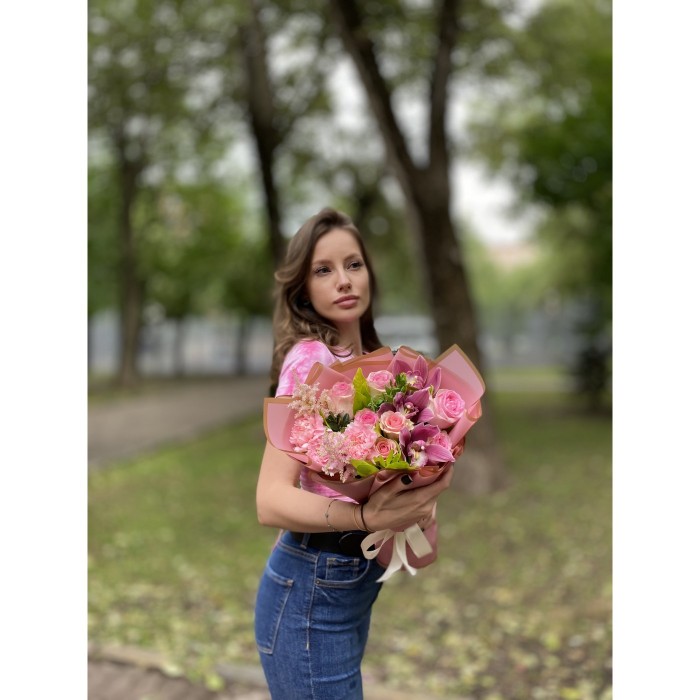 Букет Нежное послание с орхидеей