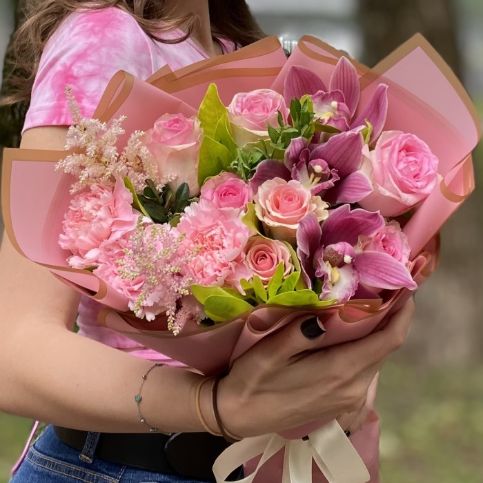 Букет Нежное послание с орхидеей