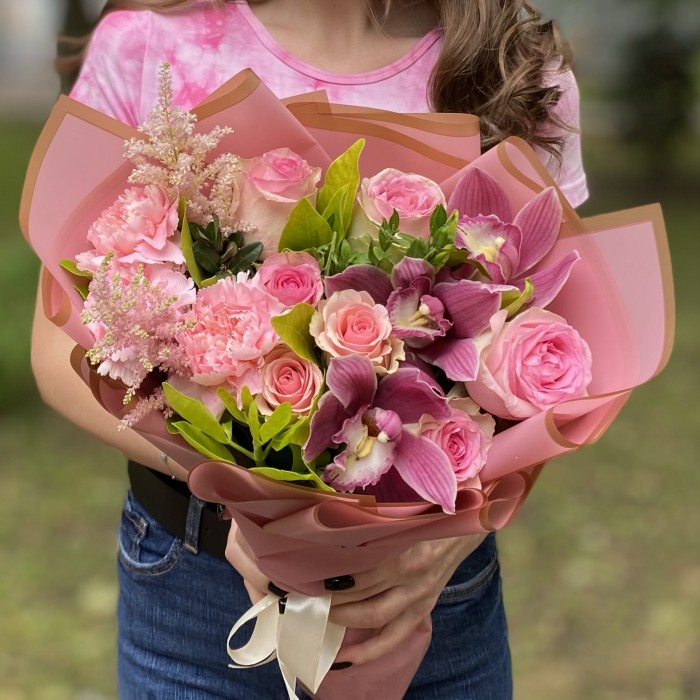 Букет Нежное послание с орхидеей