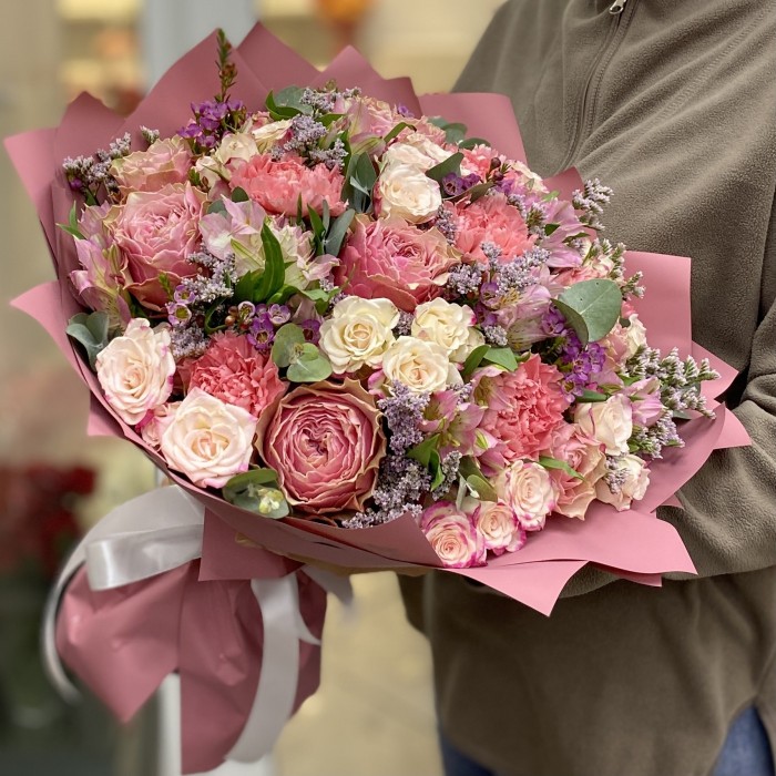 Розовый букет с пионовидной розой Белиз