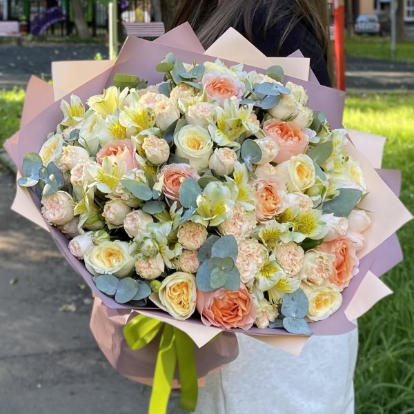 Букет с пионовидными розами Волшебный момент