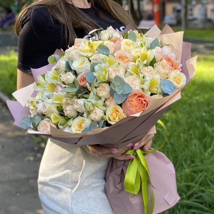 Букет с пионовидными розами Волшебный момент