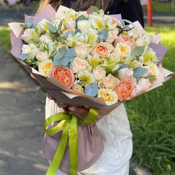 Букет с пионовидными розами Волшебный момент