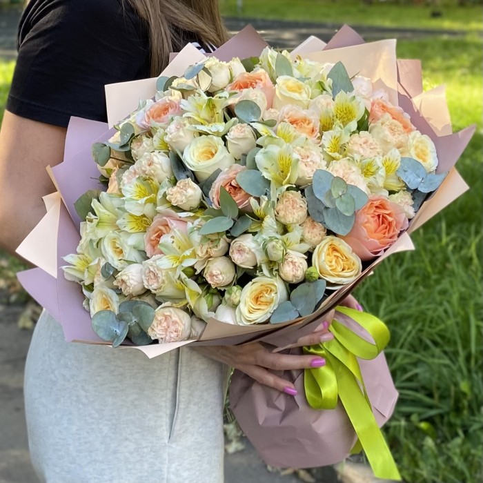 Букет с пионовидными розами Волшебный момент