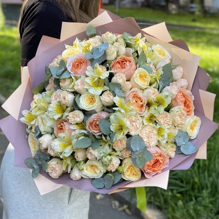 Букет с пионовидными розами Волшебный момент