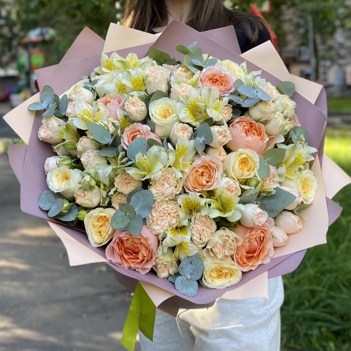 Букет с пионовидными розами Волшебный момент