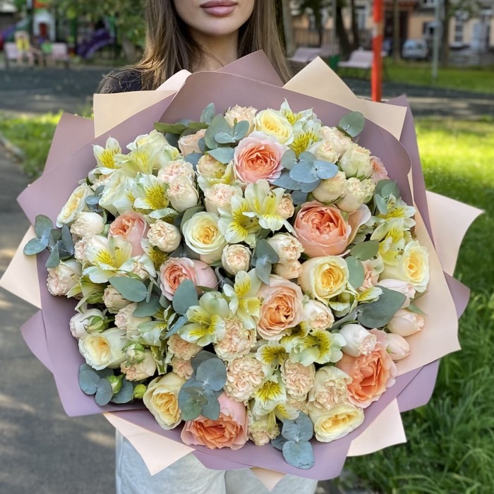 Букет с пионовидными розами Волшебный момент