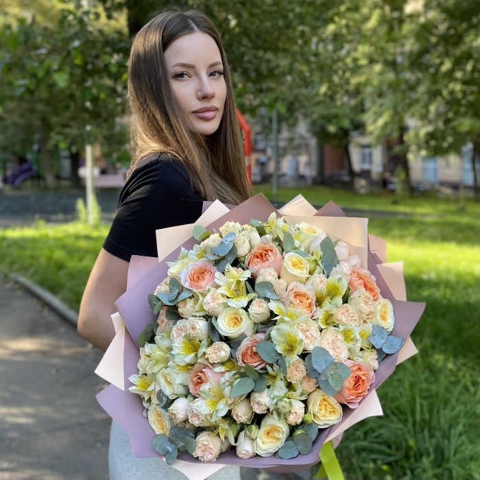 Букет с пионовидными розами Волшебный момент