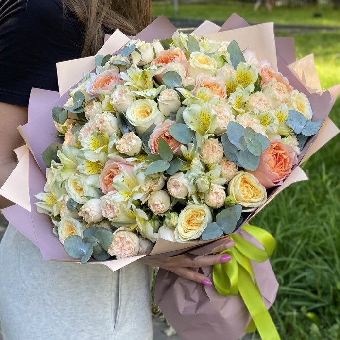 Букет с пионовидными розами Волшебный момент