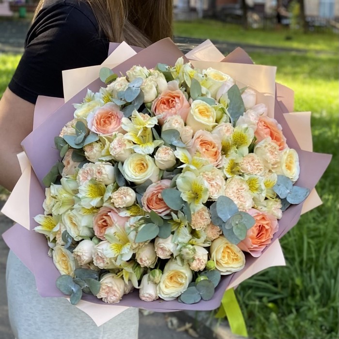 Букет с пионовидными розами Волшебный момент