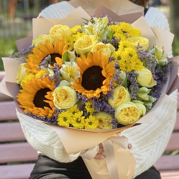 Букет Солнечный луч с подсолнухами