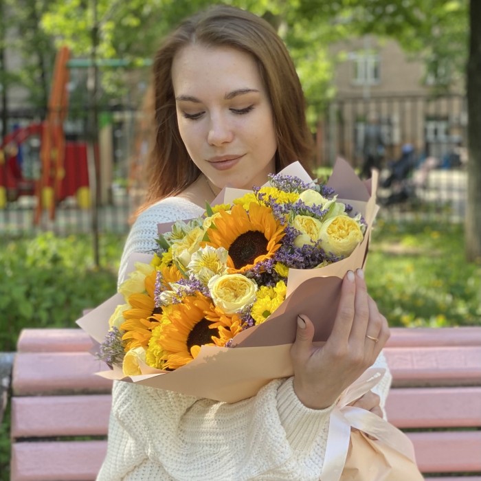 Букет Солнечный луч с подсолнухами
