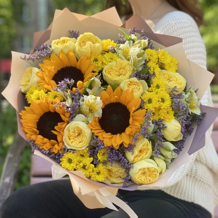 Букет Солнечный луч с подсолнухами