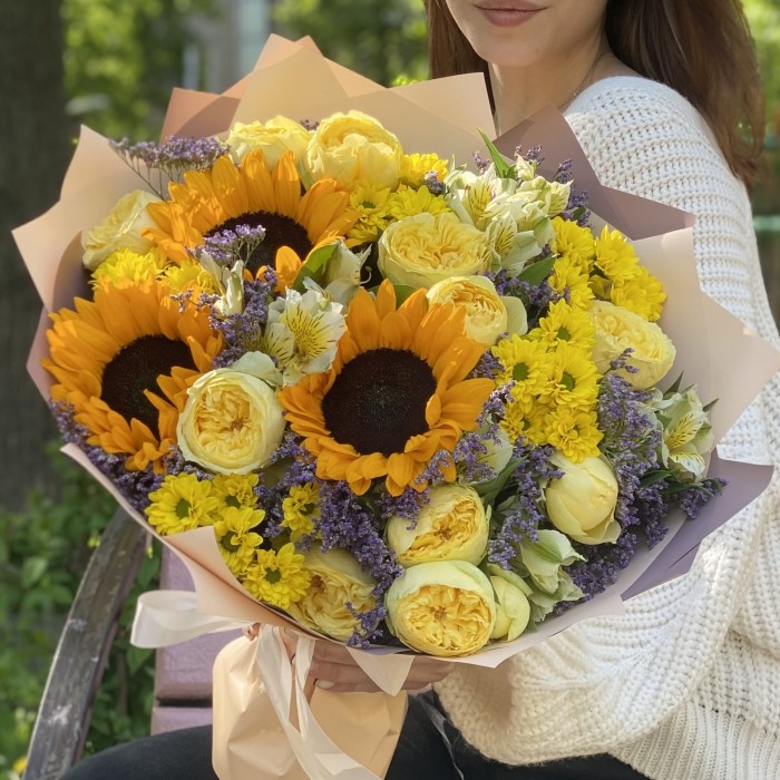 Букет Солнечный луч с подсолнухами