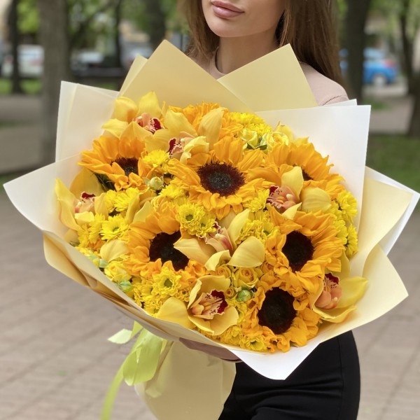 Букет Солнечный зайчик с подсолнухами
